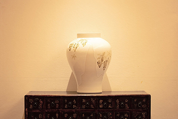 도예학과 유의정 교수, 2025 APEC 정상회의 기념 한국공예 특별전 <공생(共生)>전 참여 썸내일 이미지